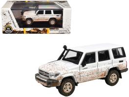 2014 toyota land cruiser 76 white (dirty off road effect) 1/64 diecast model car by paragon models